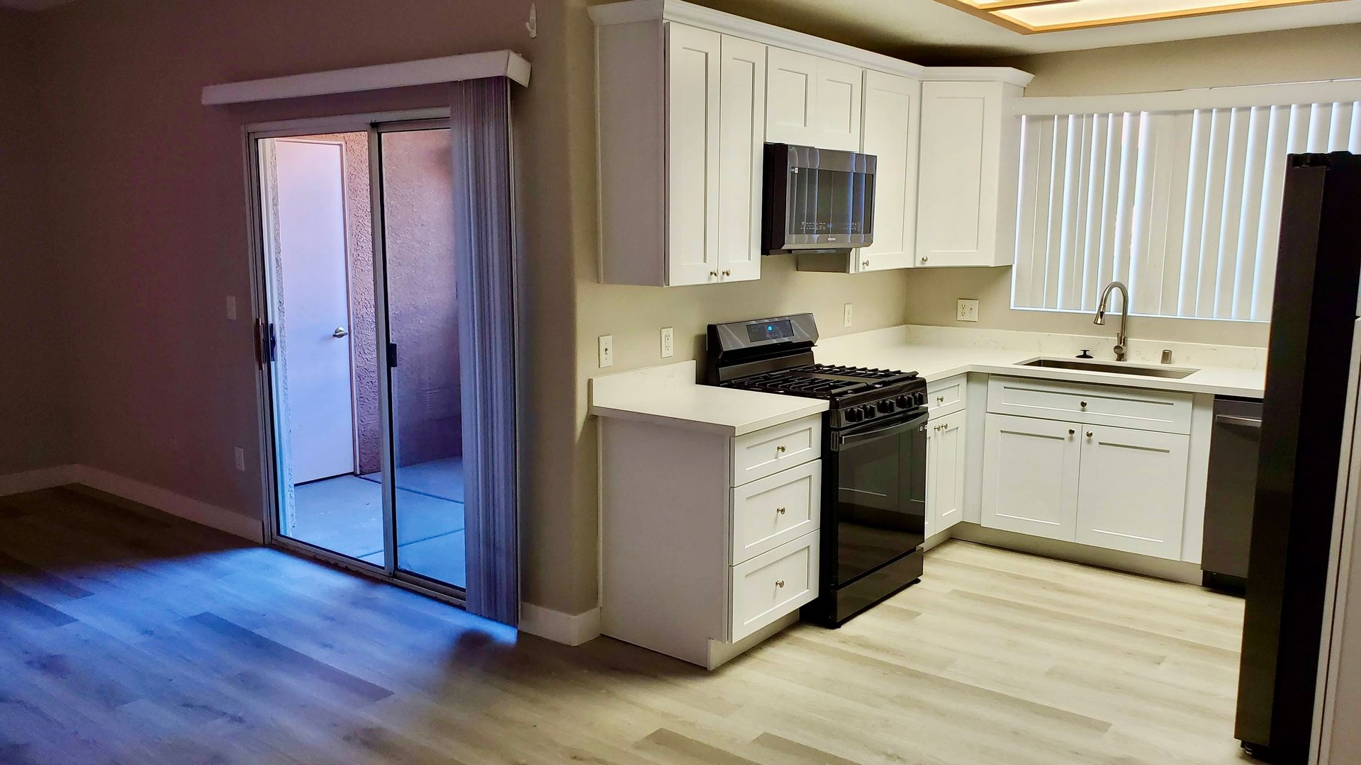 Henderson Condo: 830 Carnegie St. #513