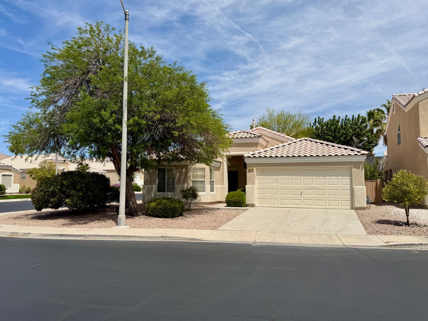 Henderson House: 276 Heatherstone