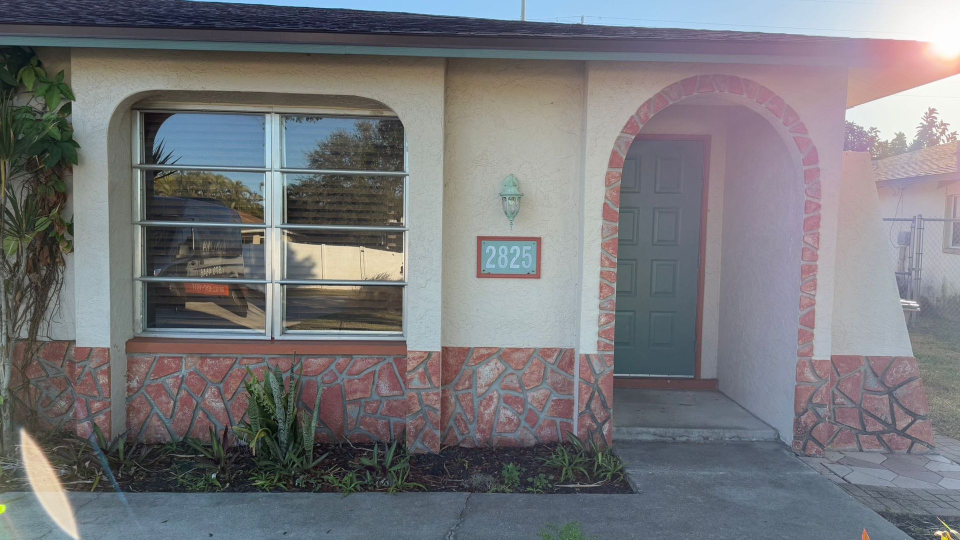 Cape Coral Multiplex: 2823/2825 SW Santa Barbara PL