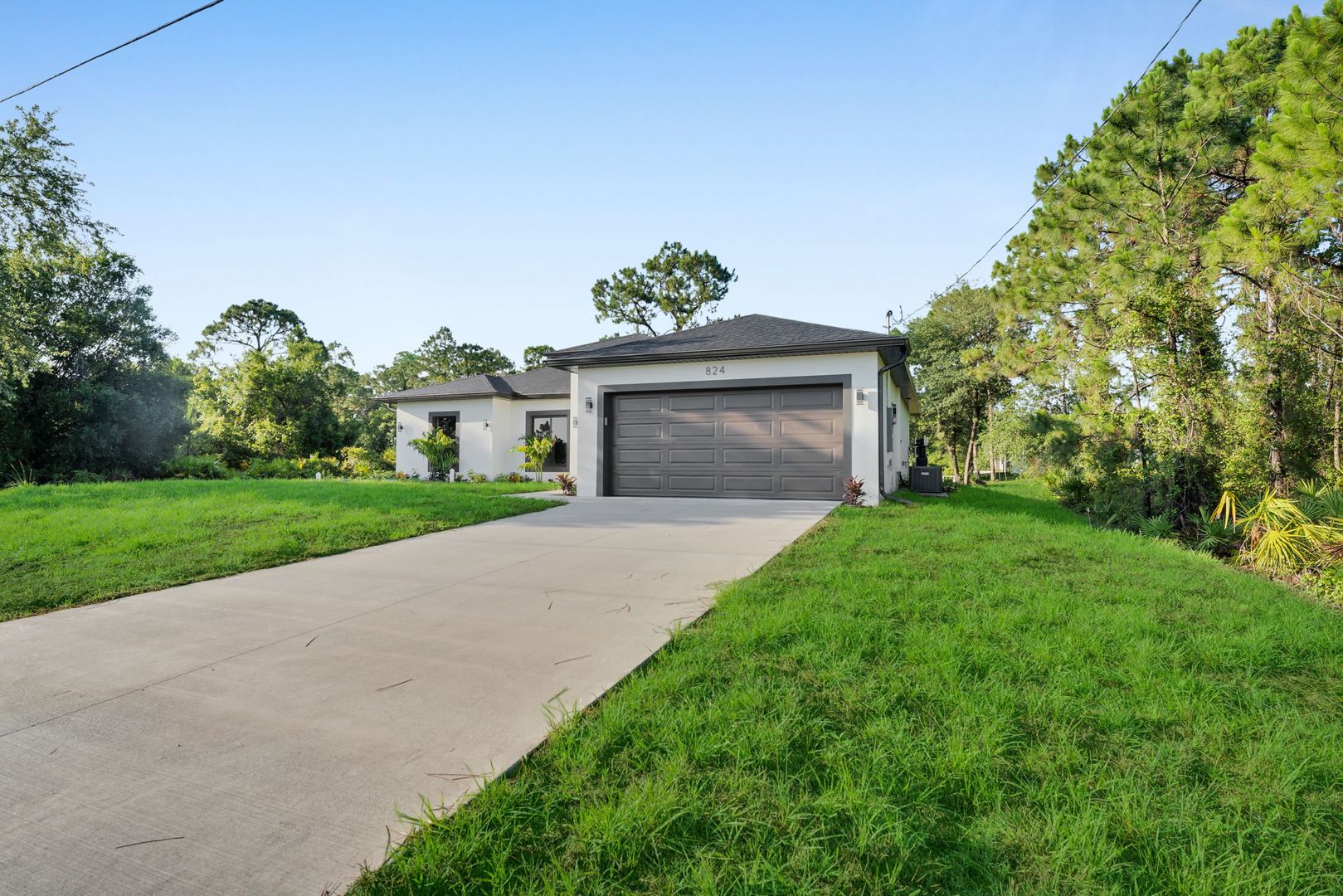 Lehigh Acres House: 848 Calumet St E