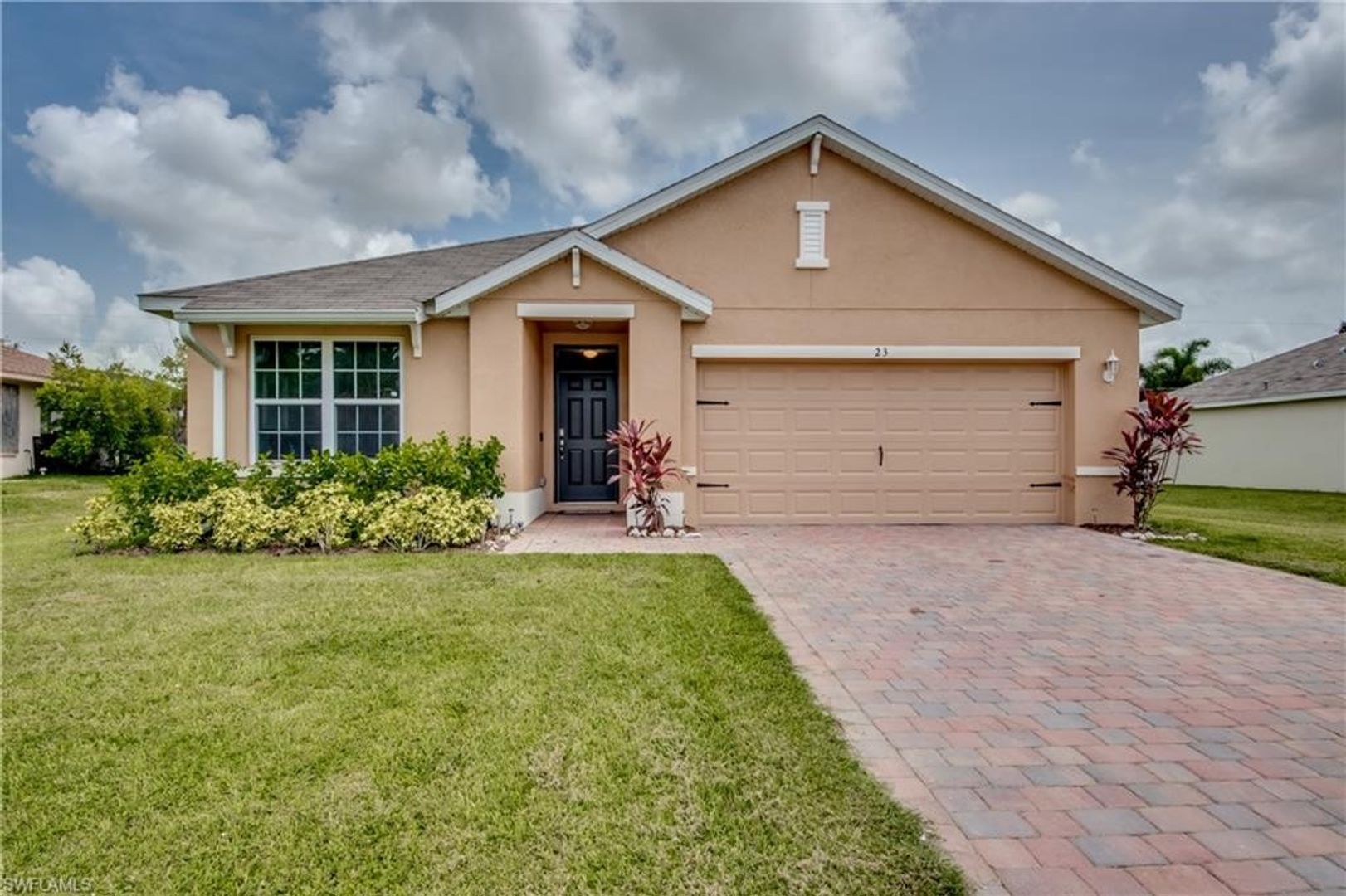CAPE CORAL House: 233 SE 3rd St.