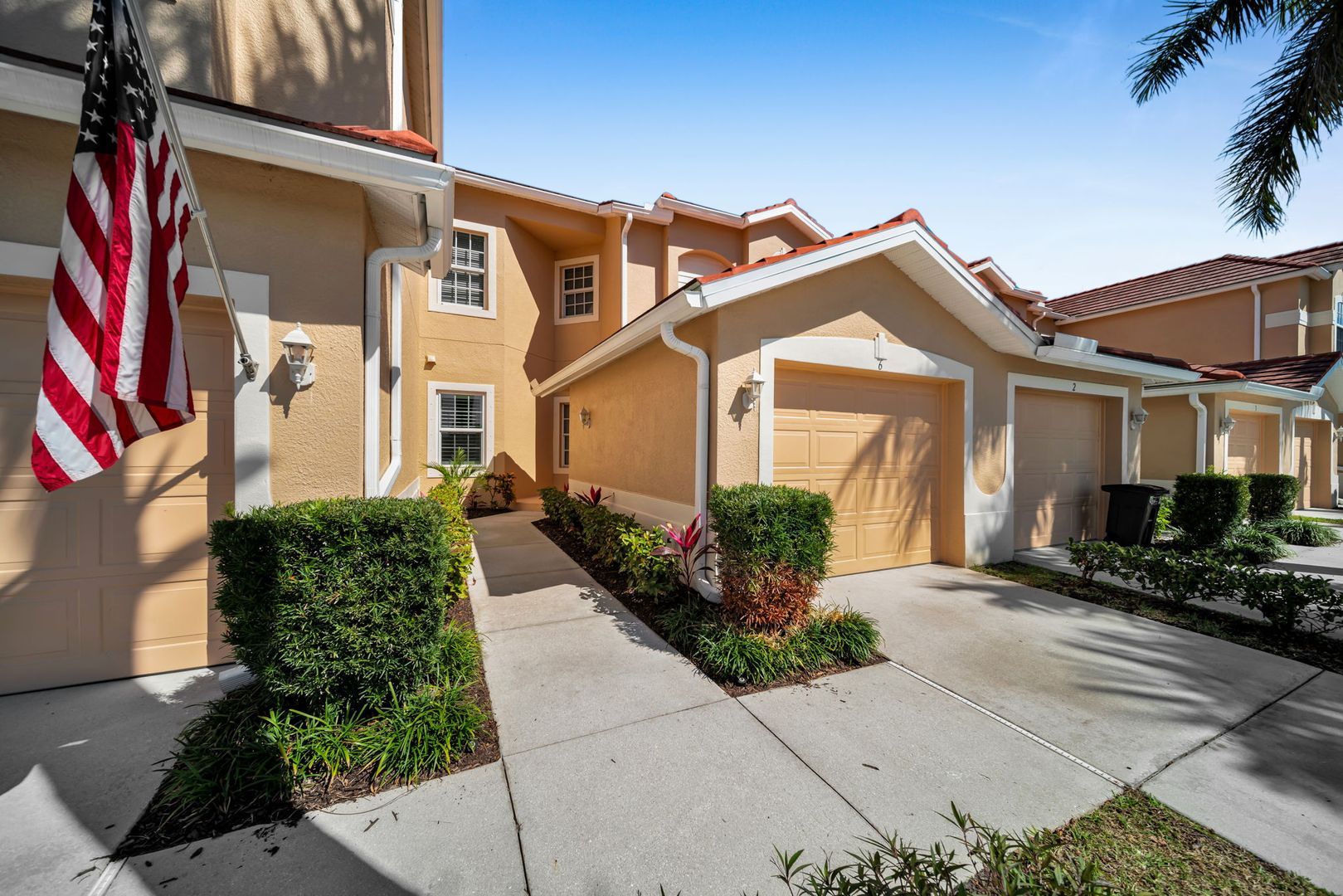 NORTH FORT MYERS House: 13225 SILVER THORN LOOP