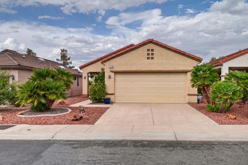 *55+ COMMUNITY* SINGLE-STORY 2-BEDROOM HOME IN SUN CITY MACDONALD RANCH! – photo 1