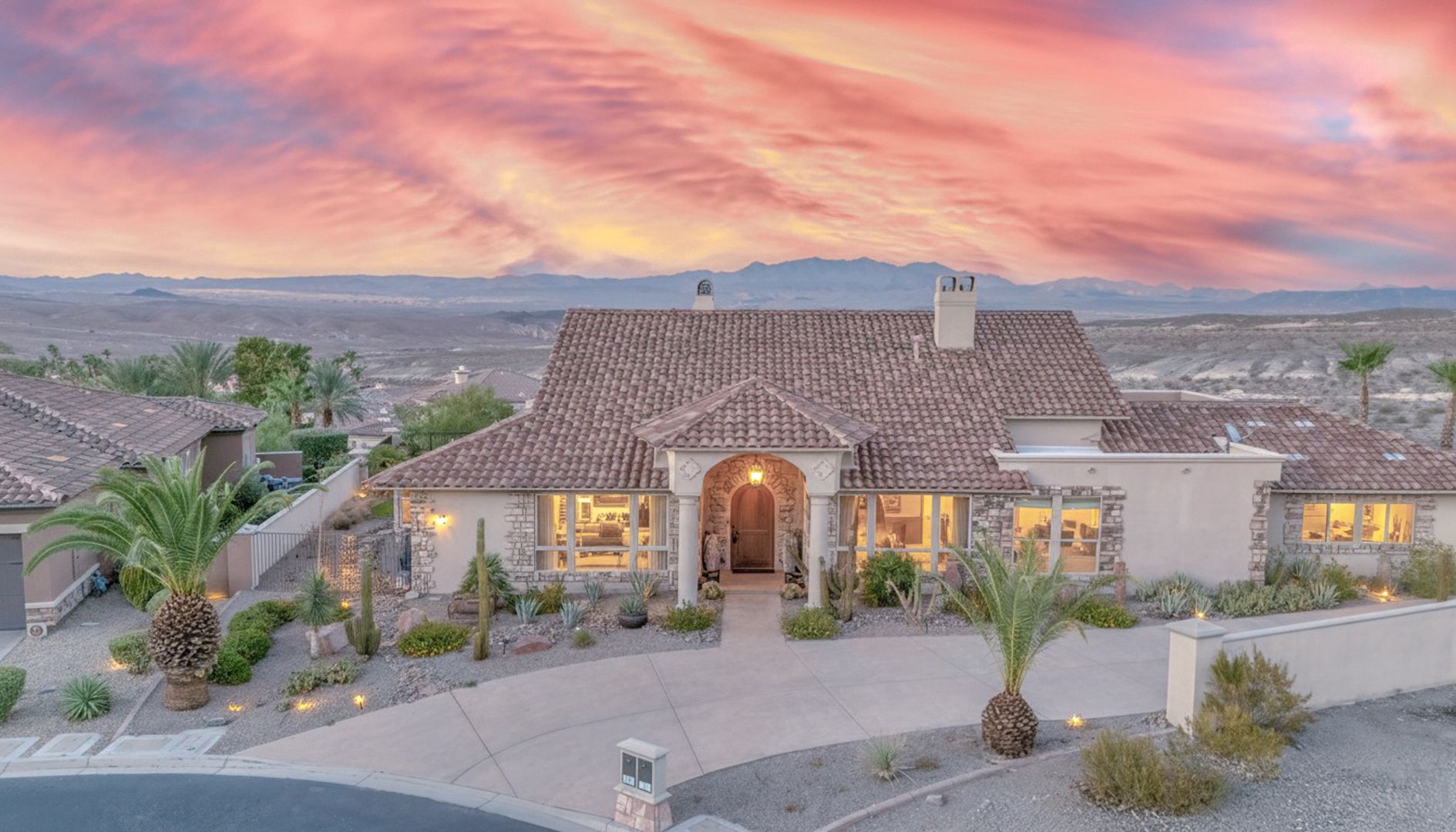Henderson House: 2 Camino La Venta Ct