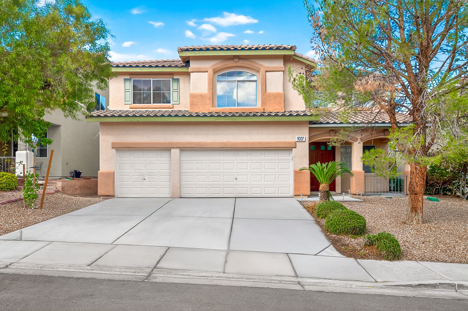 Henderson House: 1007 Paradise View St