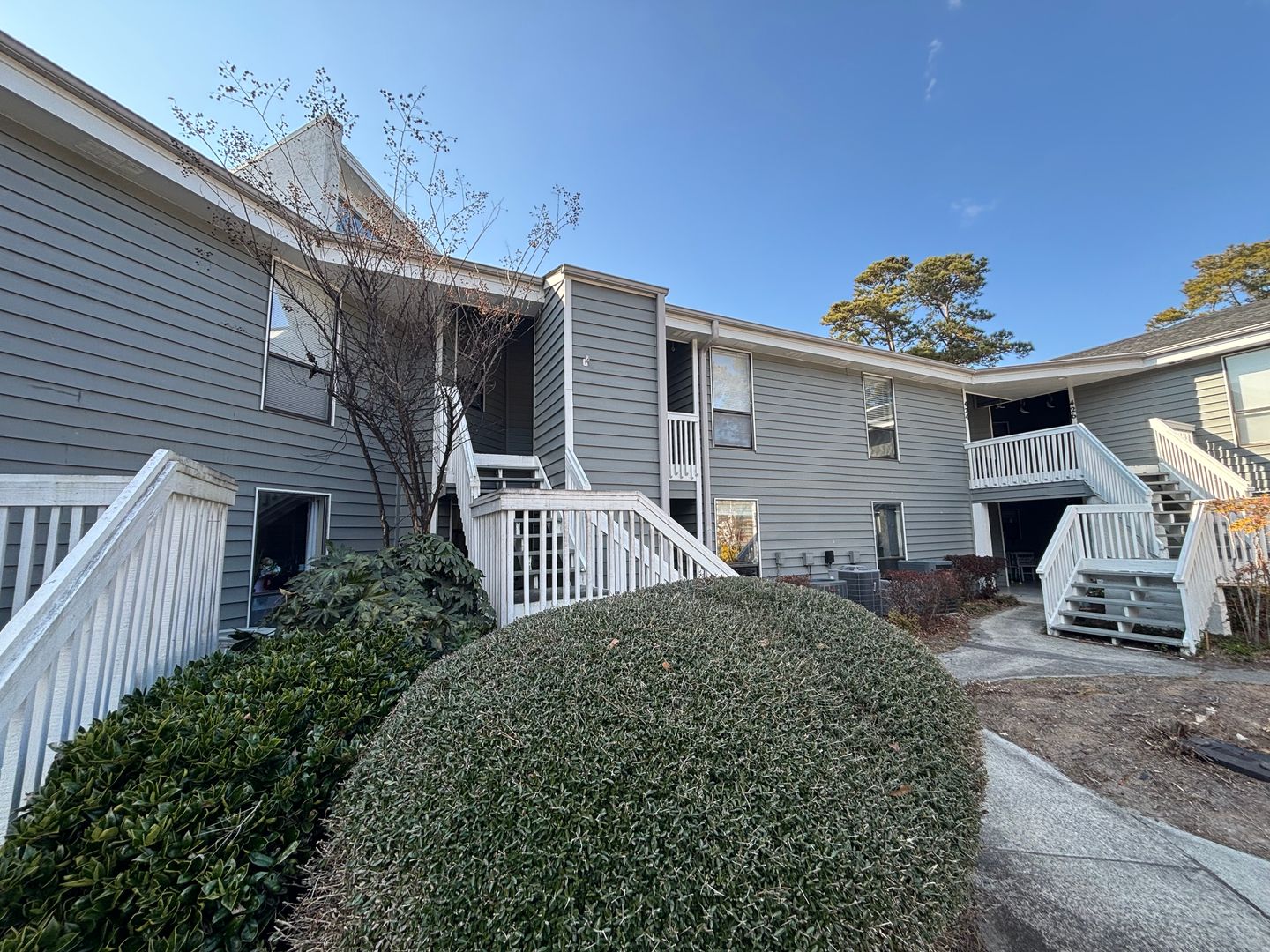 Hampstead House: 728 Azalea Dr