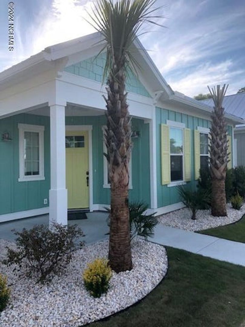 Calabash House: 1355 Albacore Loop