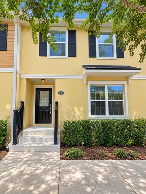 Beautifully Renovated 3-Bedroom Winter Springs Home with Screened Balcony, Garage & Community Pool! – photo 1