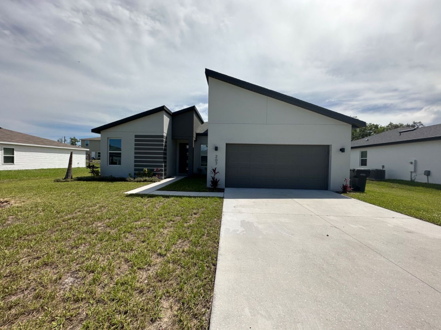 Kissimmee House: 207 Begonia Lane