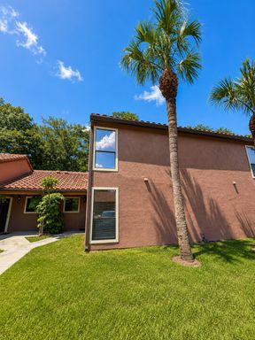 Beautifully Renovated 2BR/2BA Winter Park Townhome – Private Primary Suite & Resort-Style Amenities! – photo 1