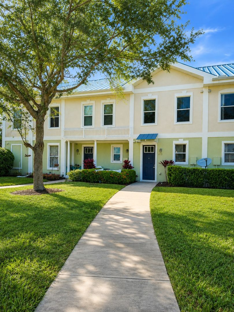 Kissimmee Townhome: 615 Flounders Drive