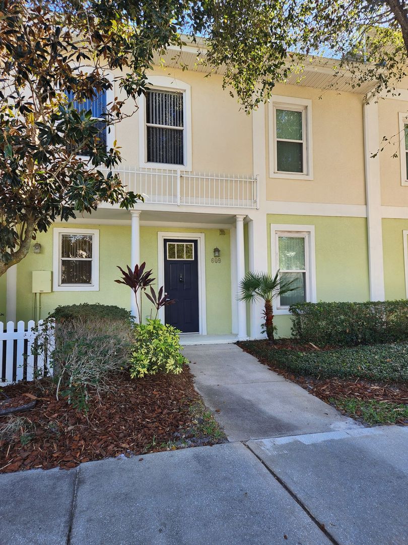 Kissimmee House: 609 Cornerstone Dr.