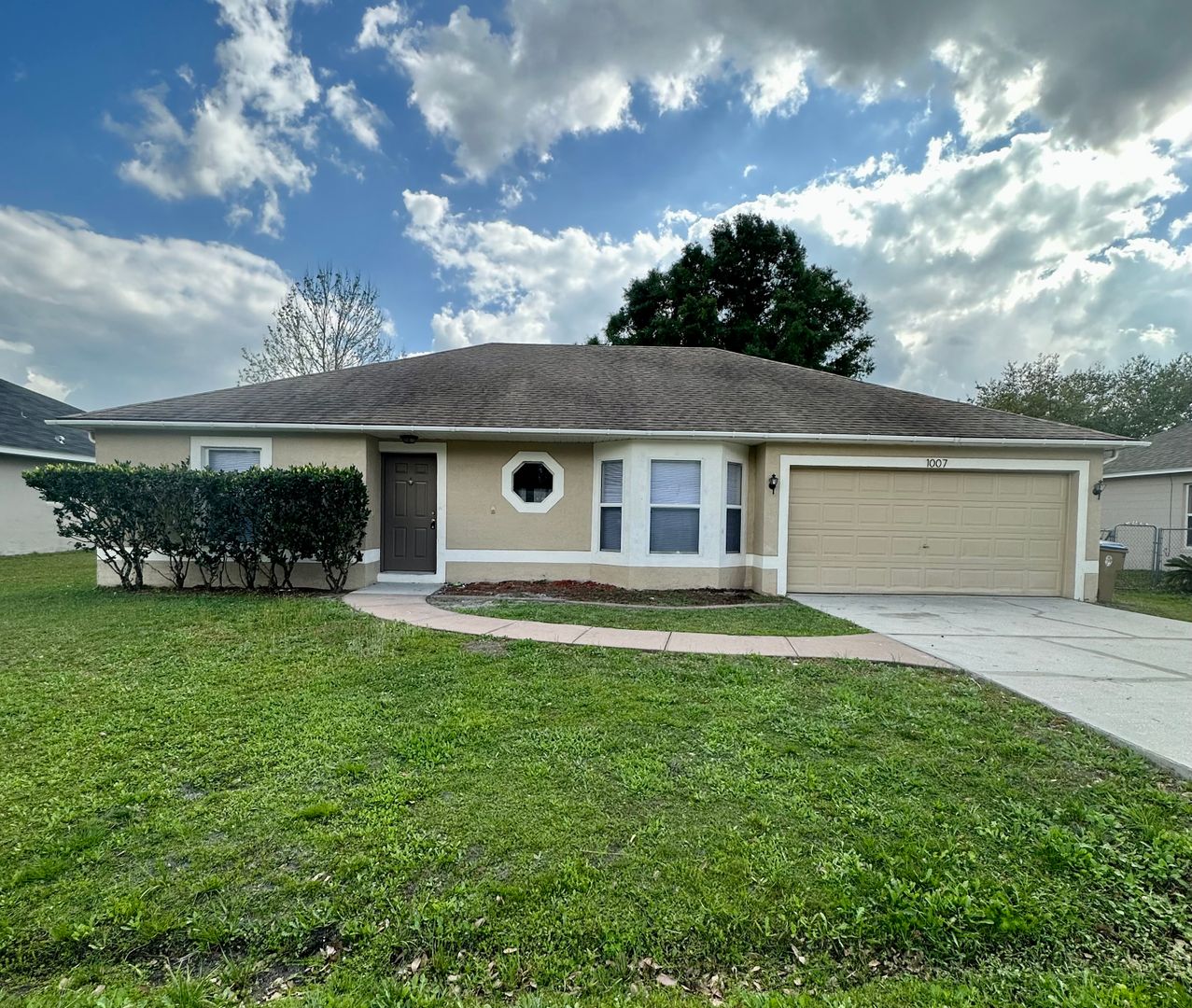 Kissimmee House: 1007 Mayfair Place