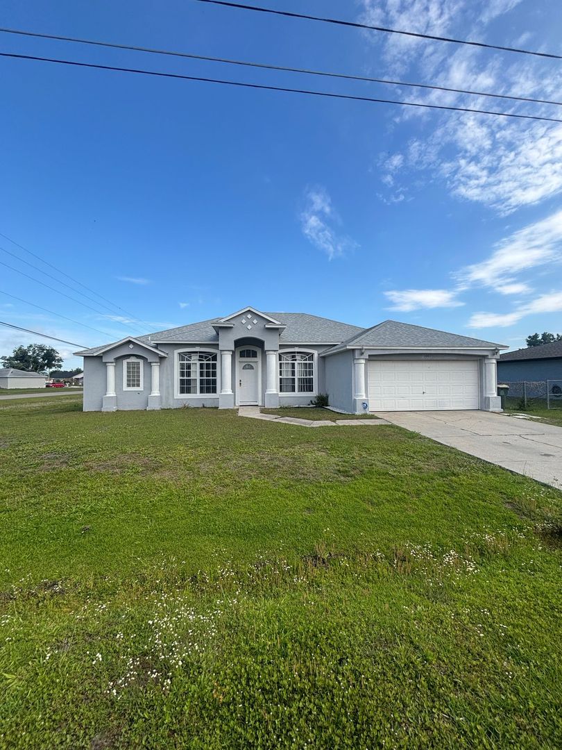 Kissimmee House: 1001 Eiffel Ln