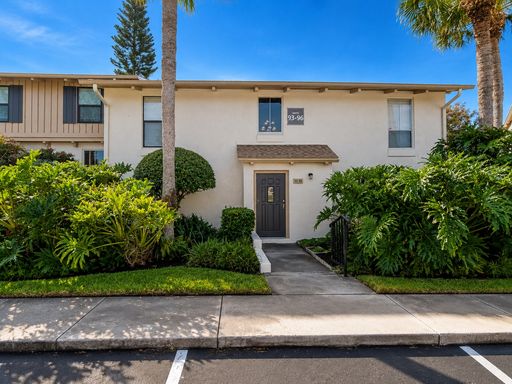 NEWLY RENOVATED 1-Bed/ 1-Bath Condo with Lake View! MOVE IN SPECIAL! – photo 1