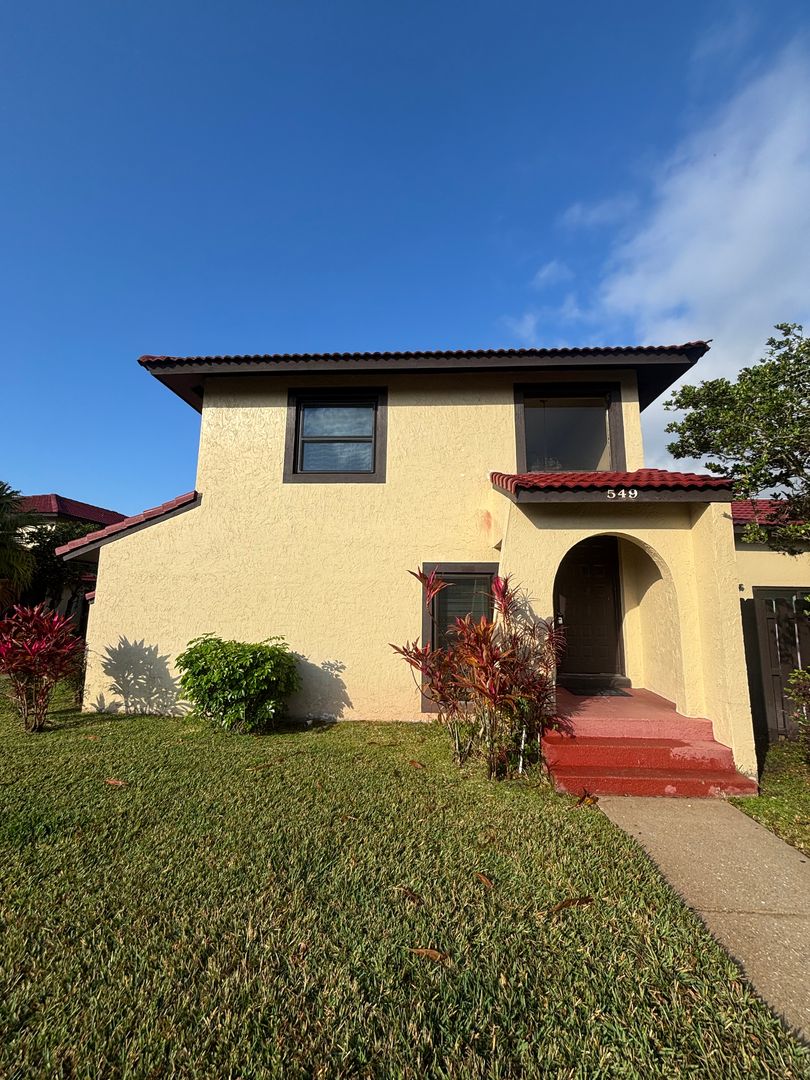 Kissimmee House: 549 Hunter Cir