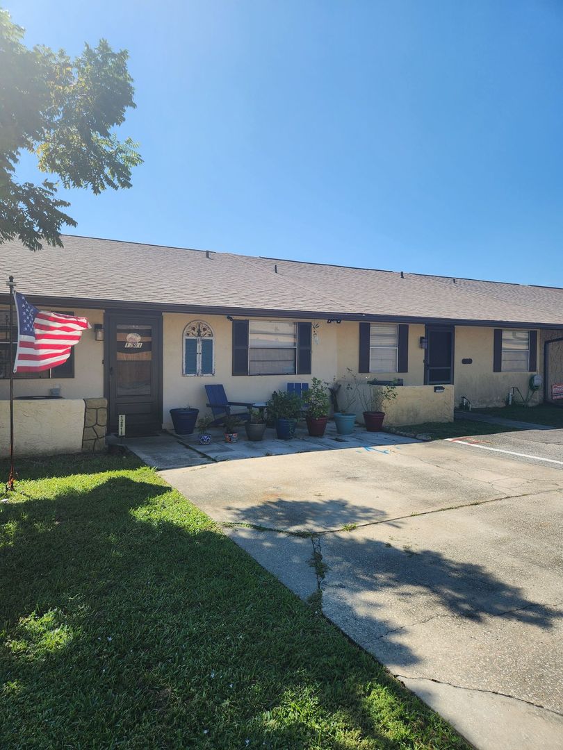 Titusville House: 1281 Cheney Hwy Unit F