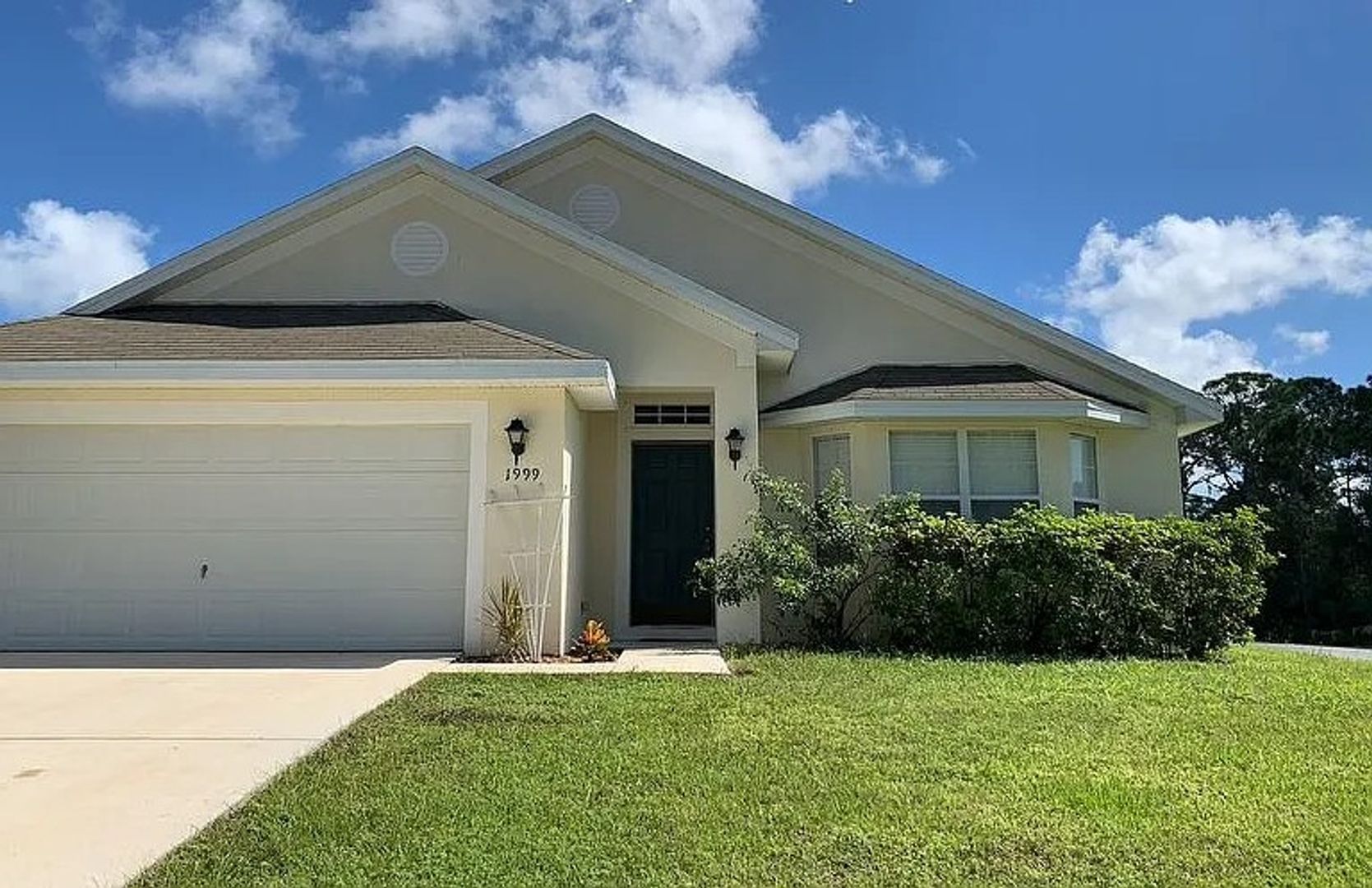 Palm Bay House: 1999 Waukesha Ave SE