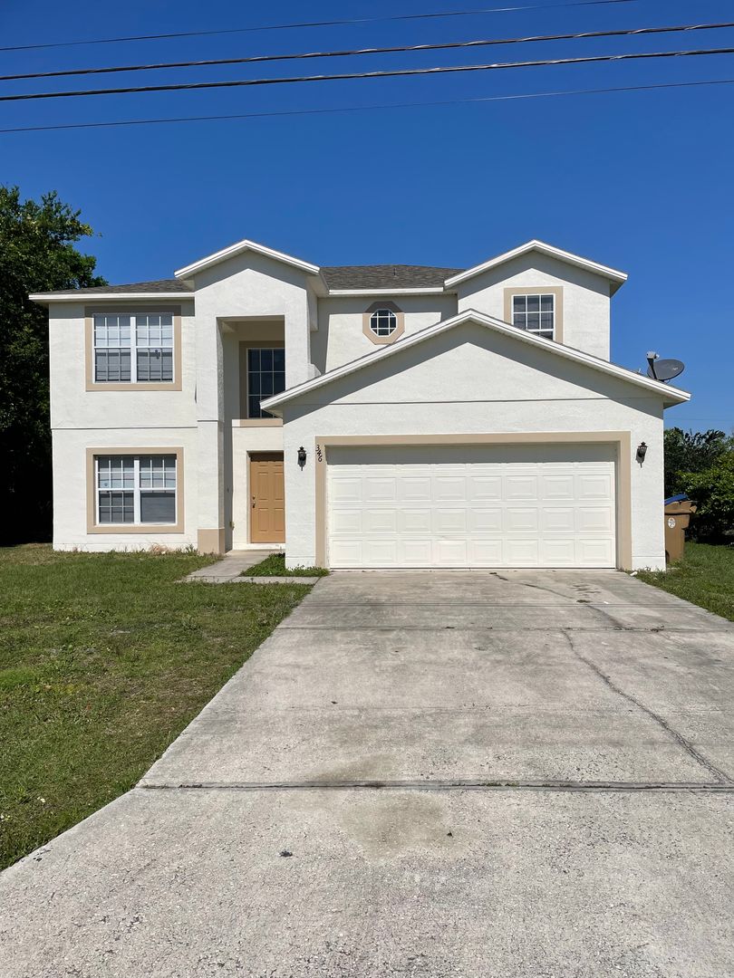 Kissimmee House: 346 Montgomery Court