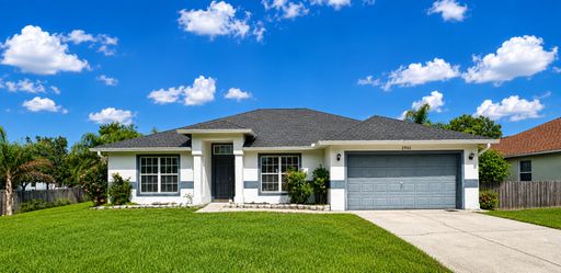 Resort-Style 4-Bedroom Pool Home with Hot Tub | Spacious Living in the Heart of Kissimmee! – photo 1