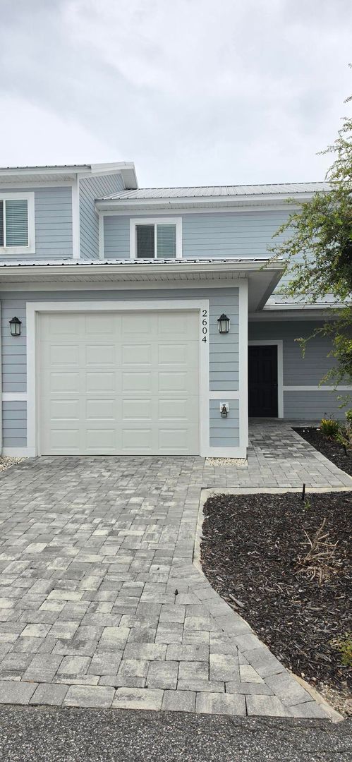 Winter Haven House: 2604 Tanoak Ter