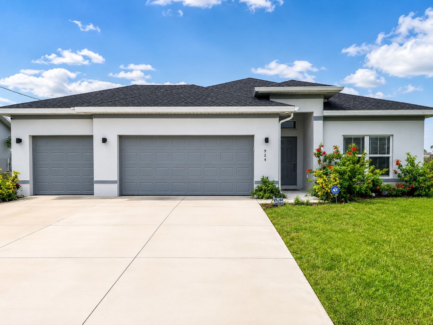 Cape Coral House: 924 NE 11th Terrace