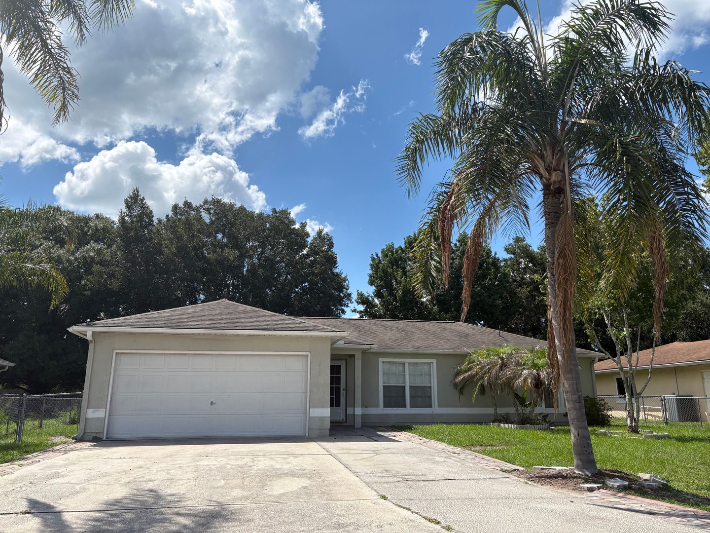 Kissimmee House: 305 Colonade Court