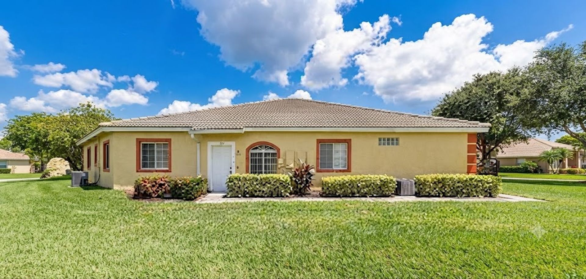 Poinciana House: 305 Port Pleasant Dr