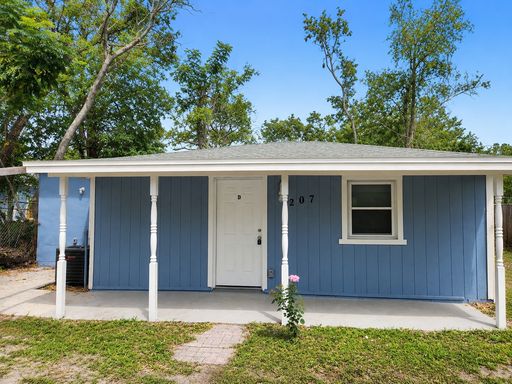 Newly Renovated Orlando Cottage – Modern Comfort, Private Patio & Prime Location! – photo 1