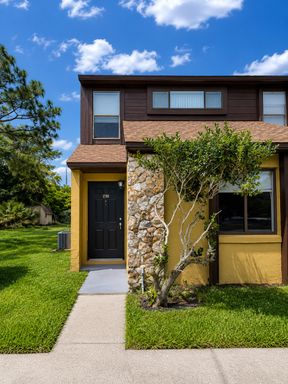 Beautifully Renovated 2-Bedroom Orlando Home with Loft & Spacious Yard! – photo 1