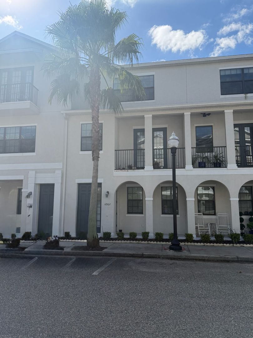 Orlando House: 12962 Cats Claw Ln