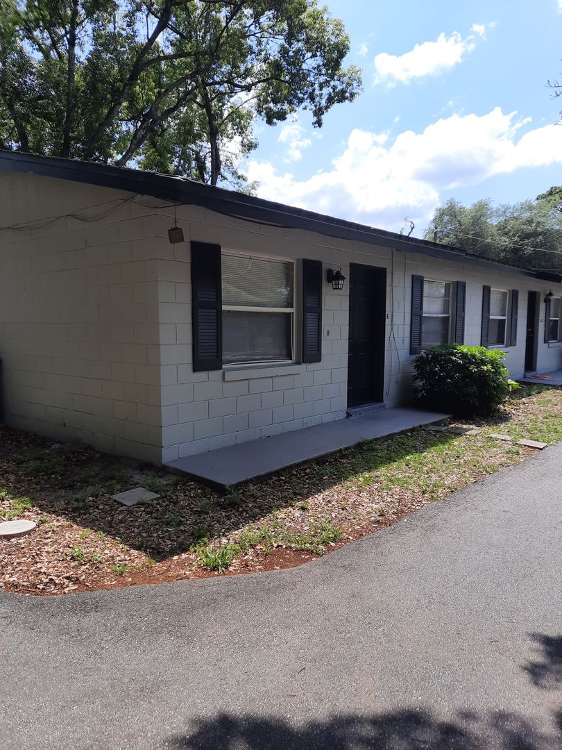 Sanford Apartment: 2617 Mohawk Ave
