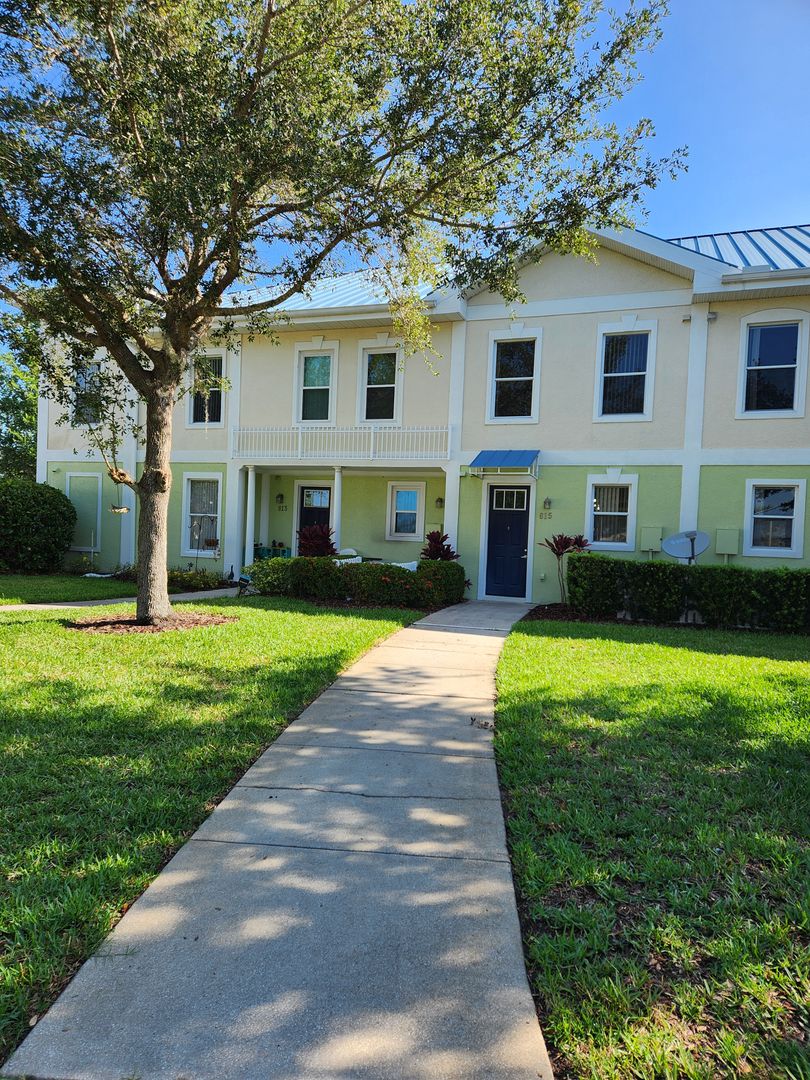 Kissimmee Townhome: 615 Founders Drive