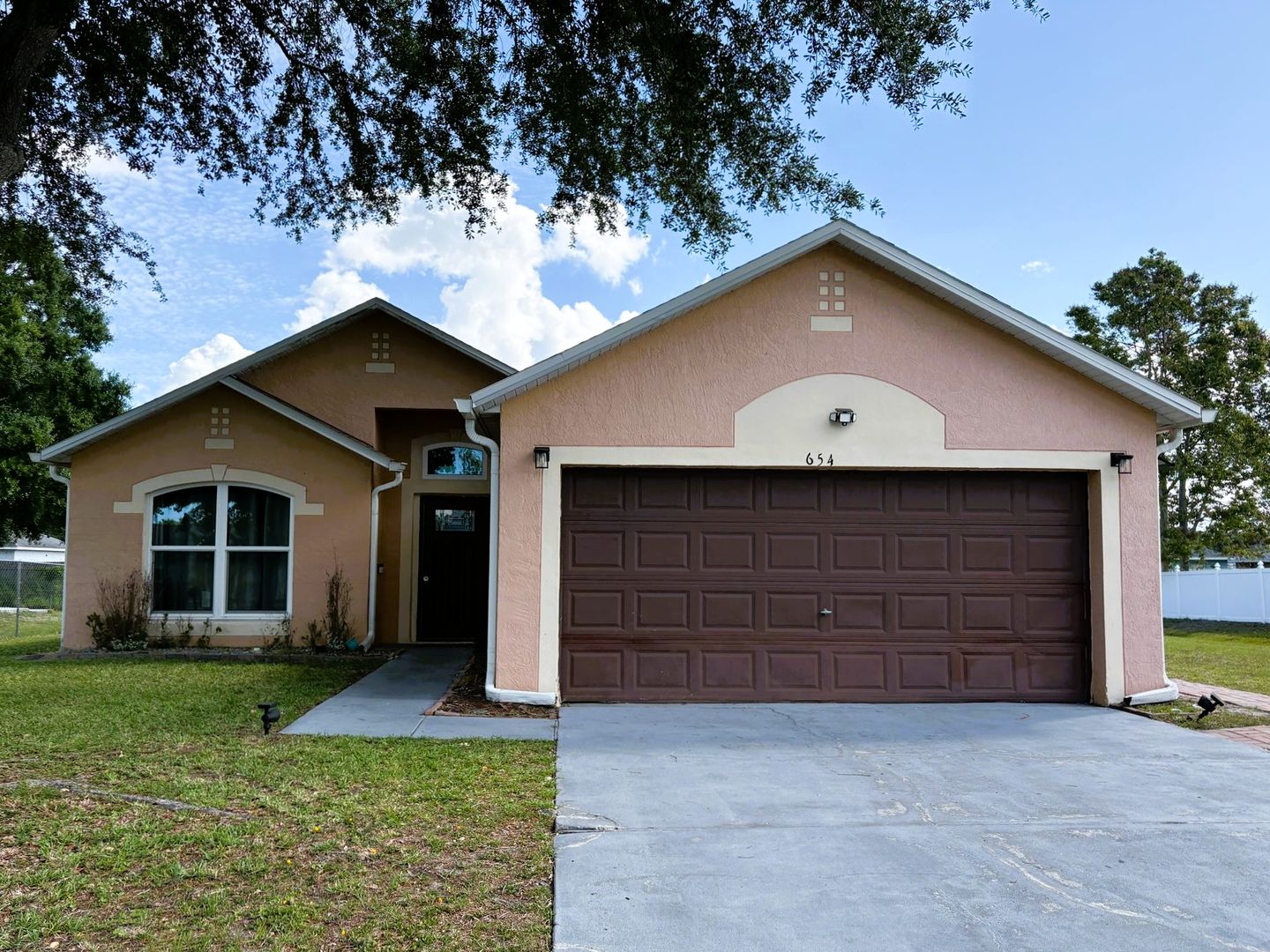Kissimmee House: 654 N Delmonte Ct