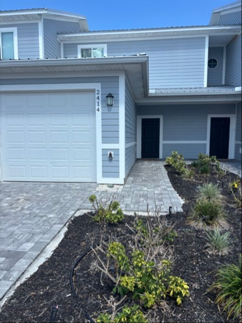 Winter Haven House: 2414 Willow Way