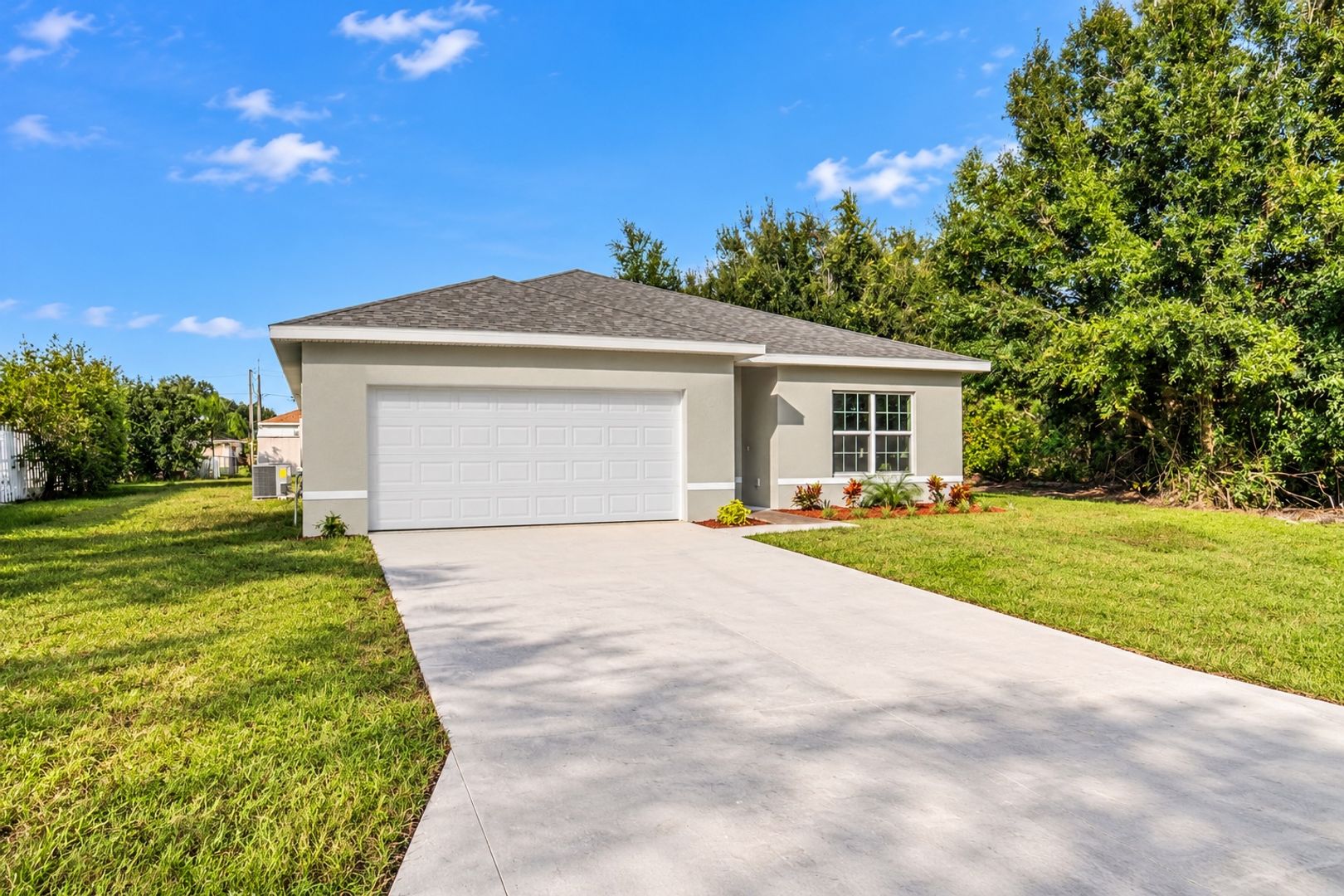 Kissimmee House: 246 Cheshire Ct