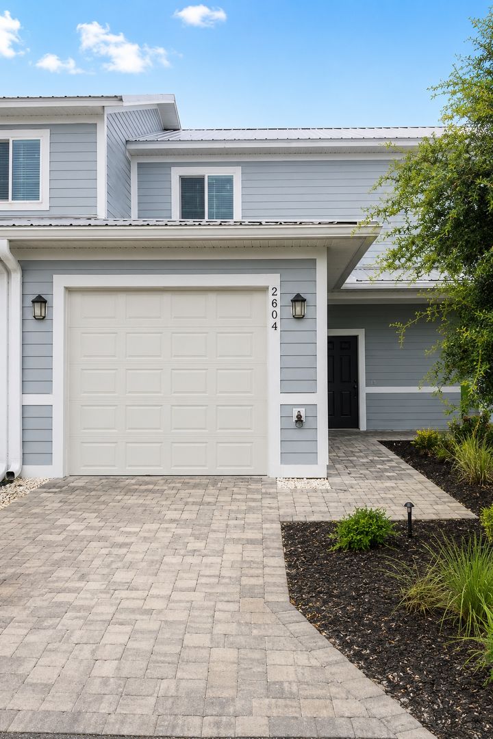 Winter Haven House: 2604 Tanoak Ter