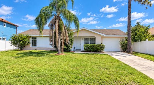 Spacious 3-Bedroom Poinciana Home with Vaulted Ceilings, Open Floor Plan & 2-Car Garage! – photo 1