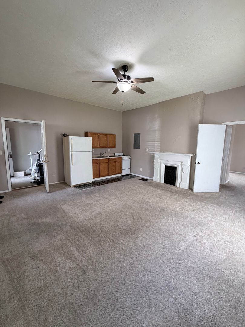 Lafayette Apartment: 1031 Hartford Street