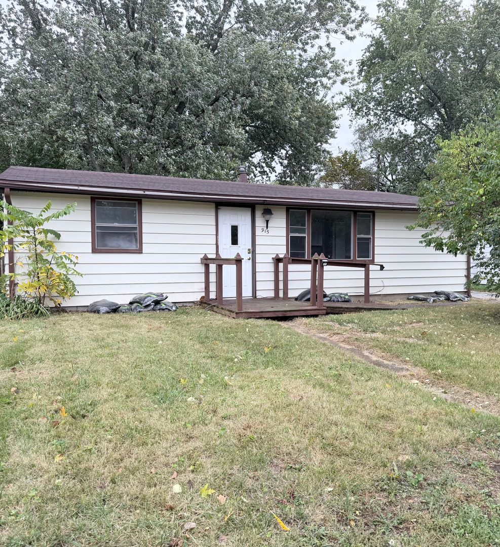 Lafayette House: 915 Greenwich Street