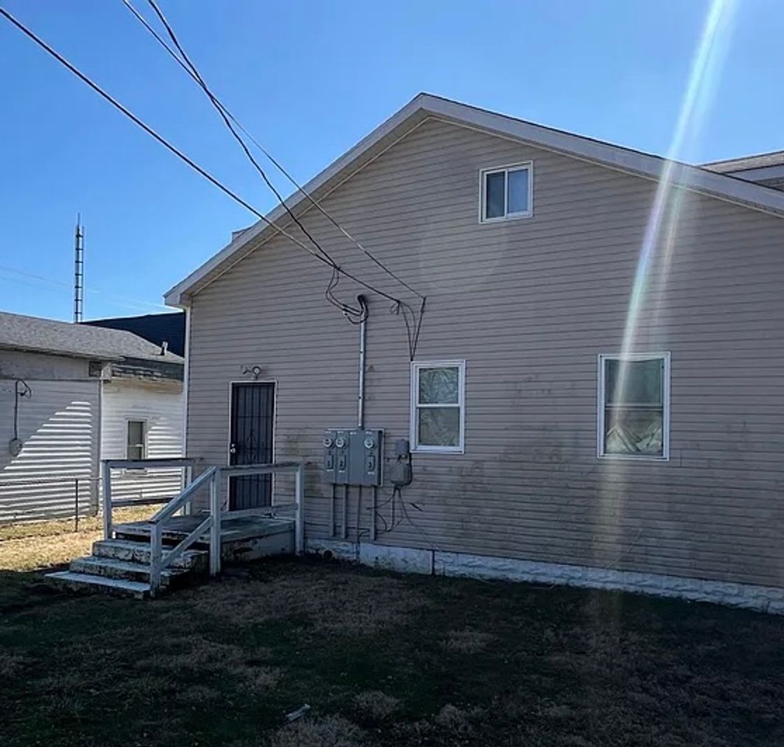 Muncie Apartment: 1008 W 1st