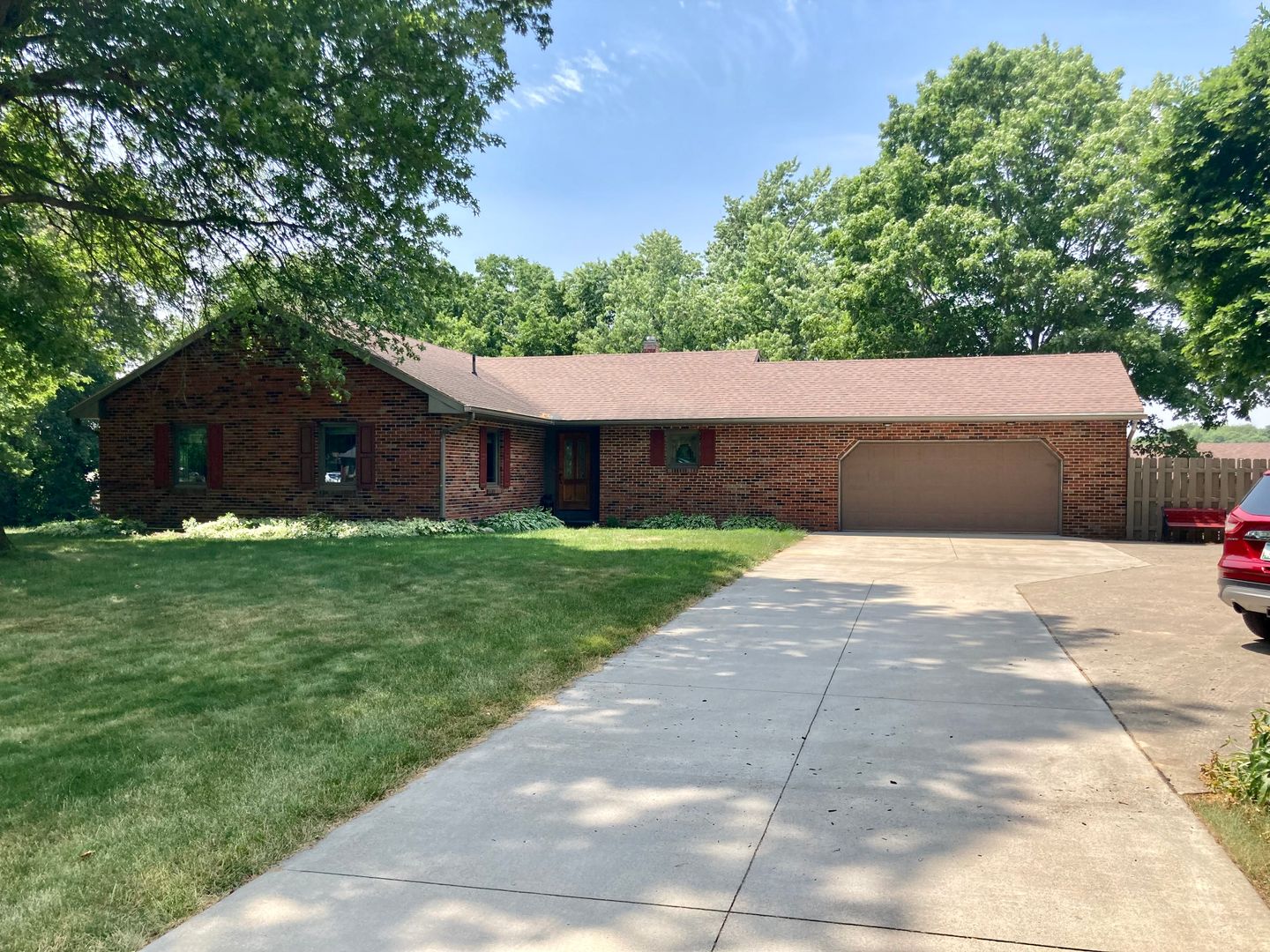 Lafayette House: 4408 Nottingham Dr