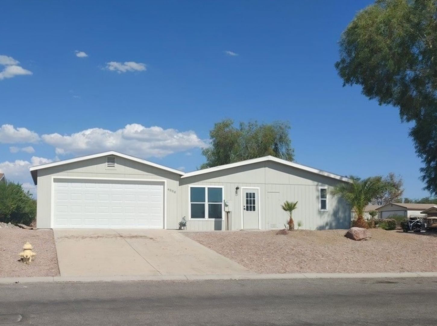 Fort Mohave House: 4366 S Amanda Ave