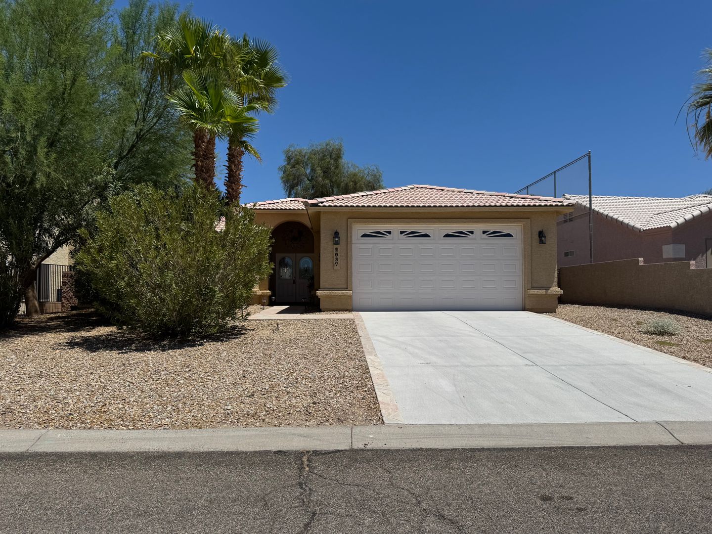 Fort Mohave House: 2037 E Desert Palms Dr