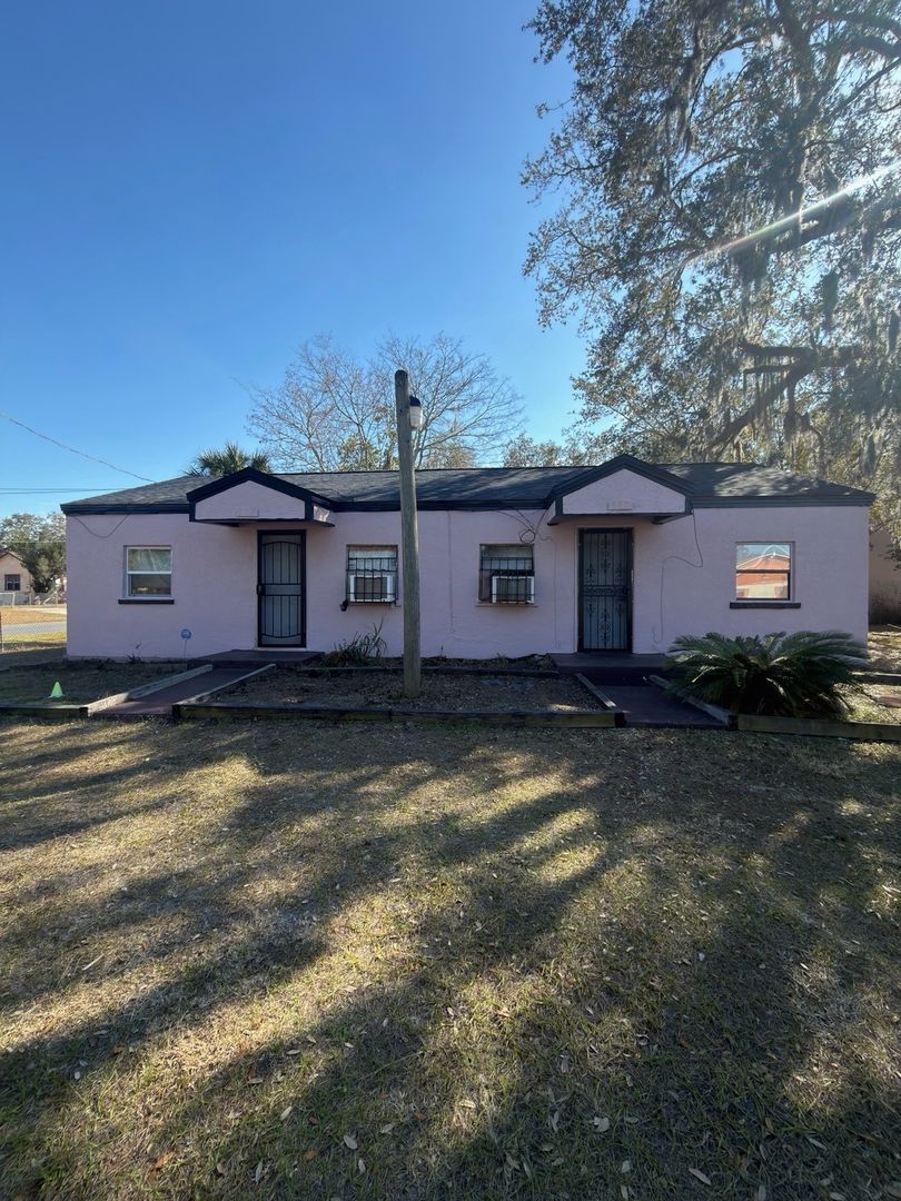 Sanford House: 517 E. Fifth St. Unit B