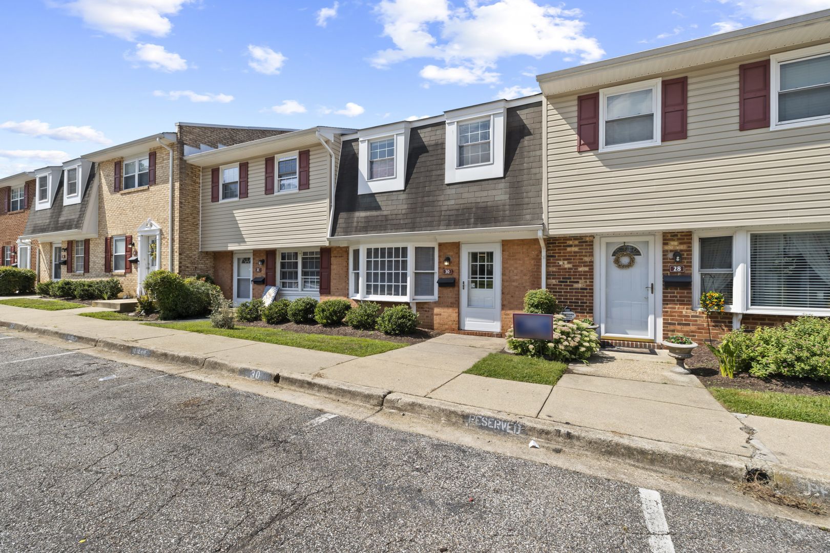 Annapolis House: 30 Heritage Court