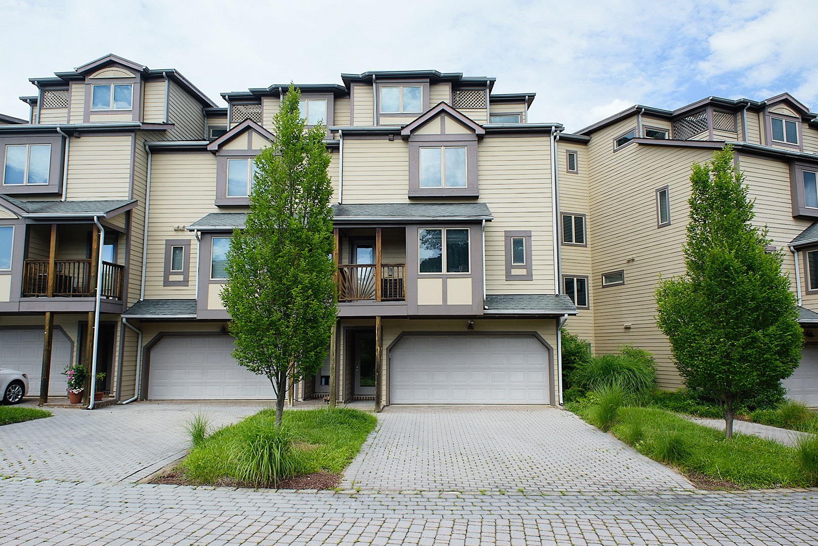 Townhome in the desired Chesapeake Harbour!!! 