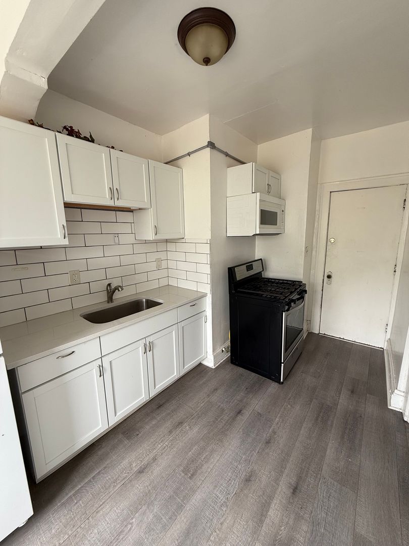 Lakewood Apartment: 1685 Lincoln Ave
