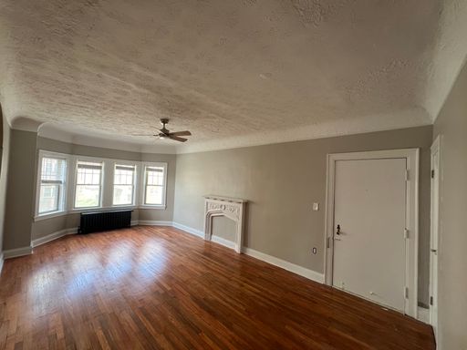Beautiful Edgewater/Gold Coast Apartment – photo 1
