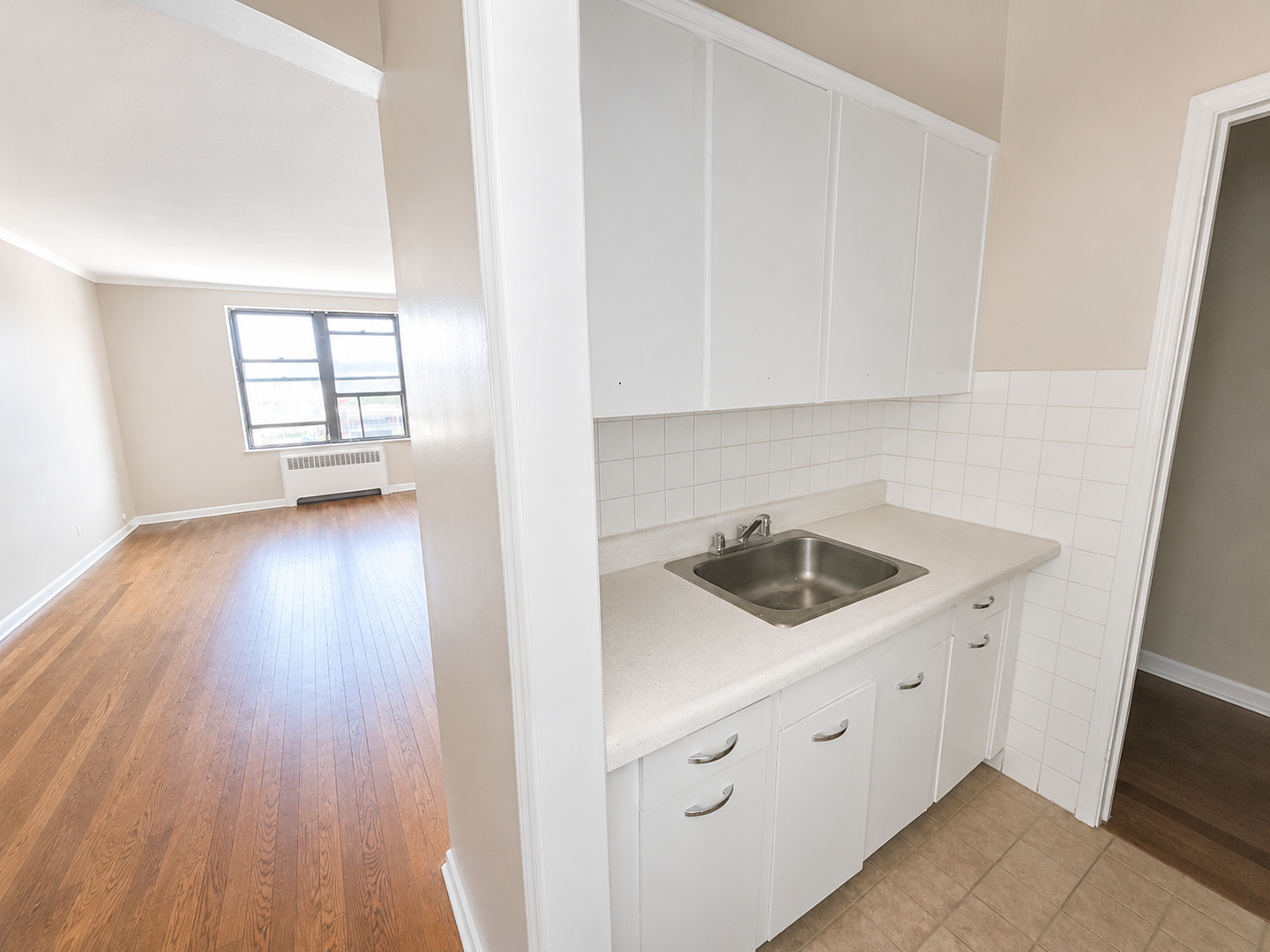 Cleveland Apartment: 1900 E 30th St